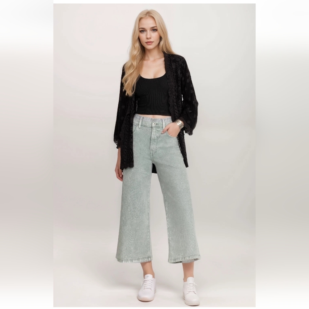 Johnny Was Sydney Gray Sage Wide Cropped  Leg High Rise Jeans Size 28